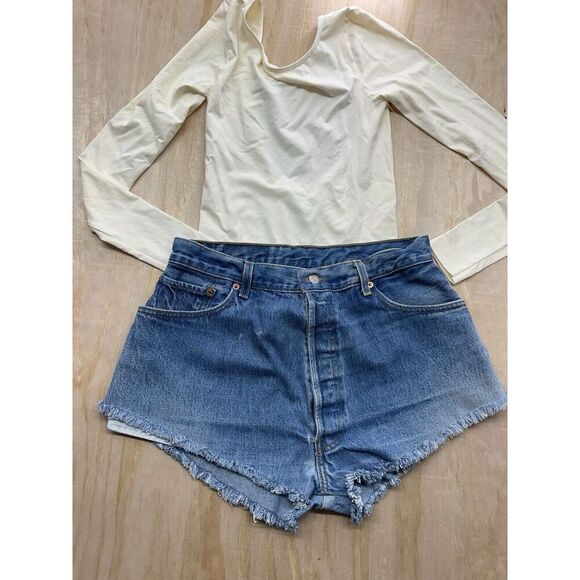 Levi’s & Free People Intimate Bundle-Concert Ready- M/L 501s Cutoff Shorts 29” - Picture 1 of 8